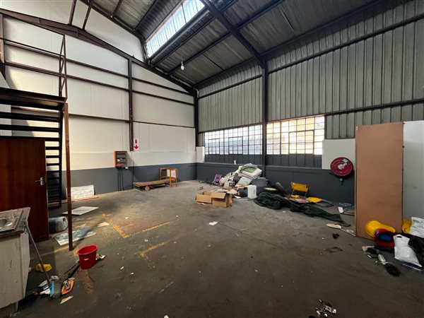 140  m² Industrial space