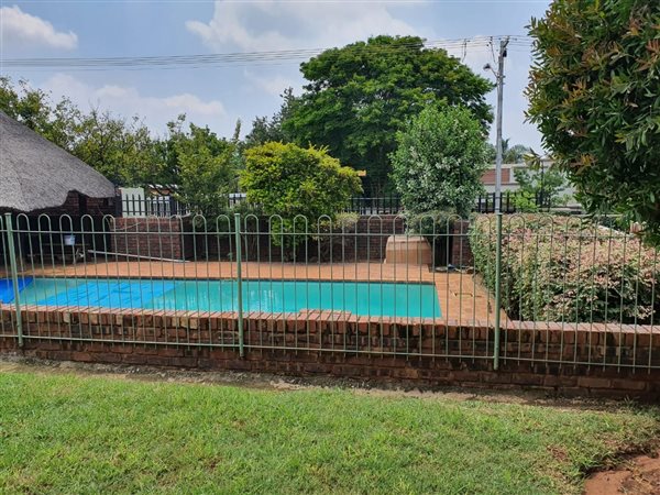 4 Bedroom House 4 Bedroom House