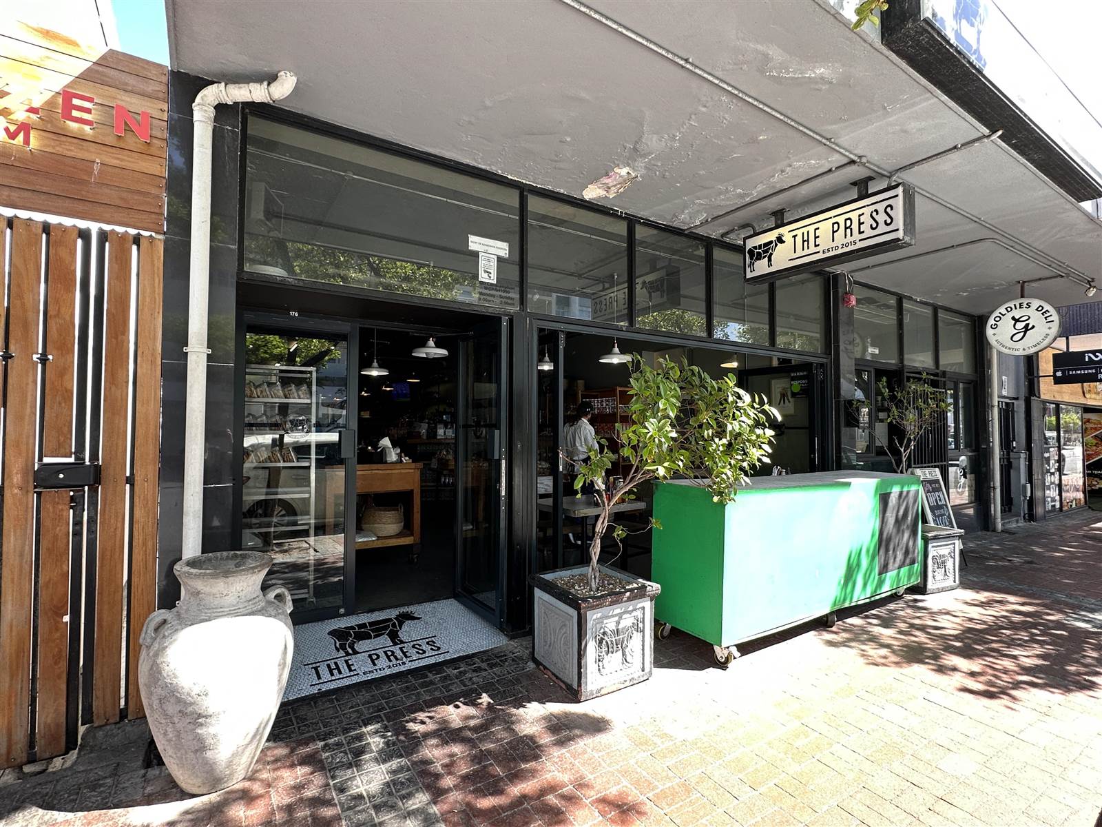 260  m² Retail Space in Sea Point photo number 1