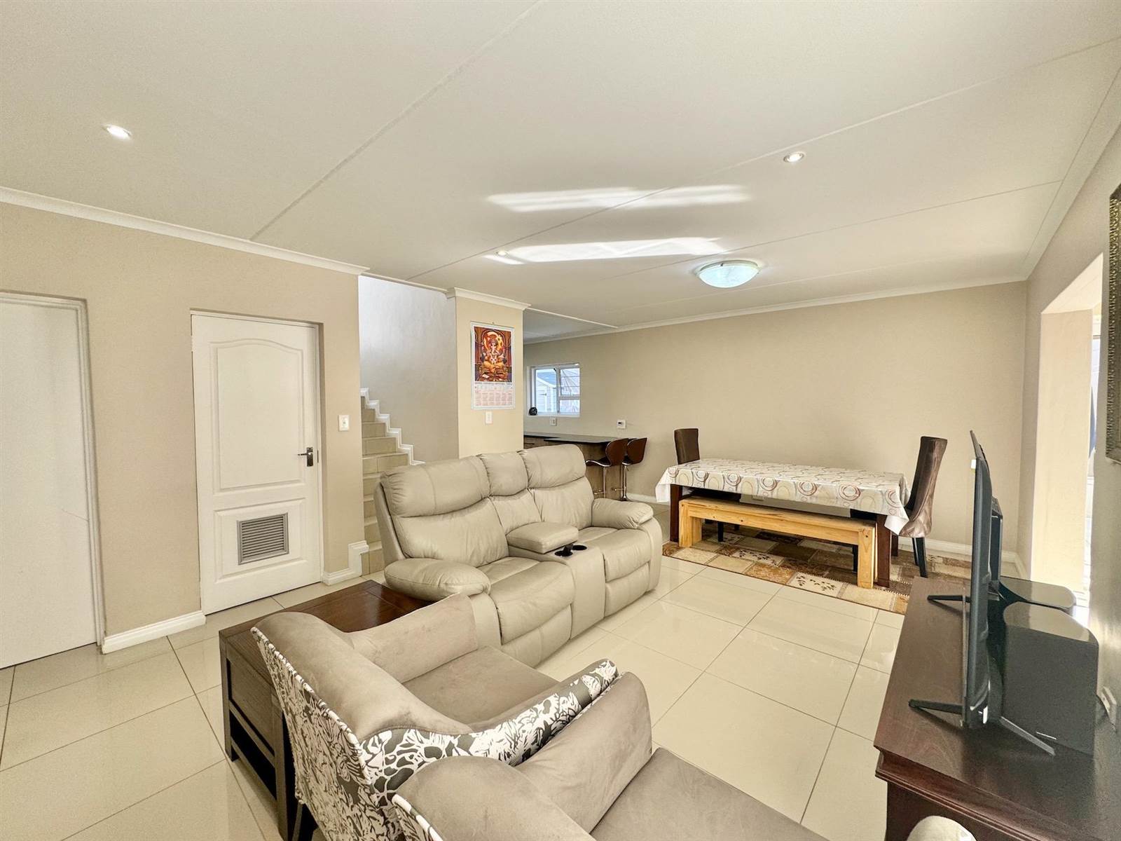 3 Bed Townhouse in Bryanston photo number 11