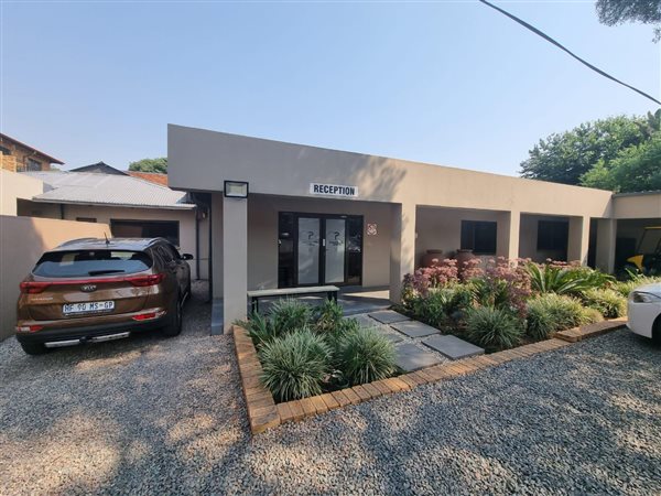 700  m² Commercial space in Alberton