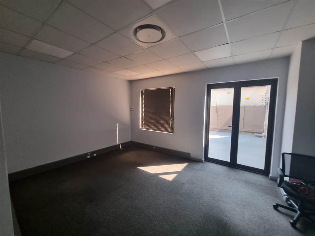 700  m² Commercial space in Alberton photo number 8