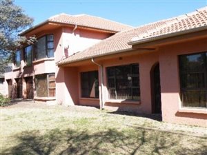 6 Bed House in Flora Gardens