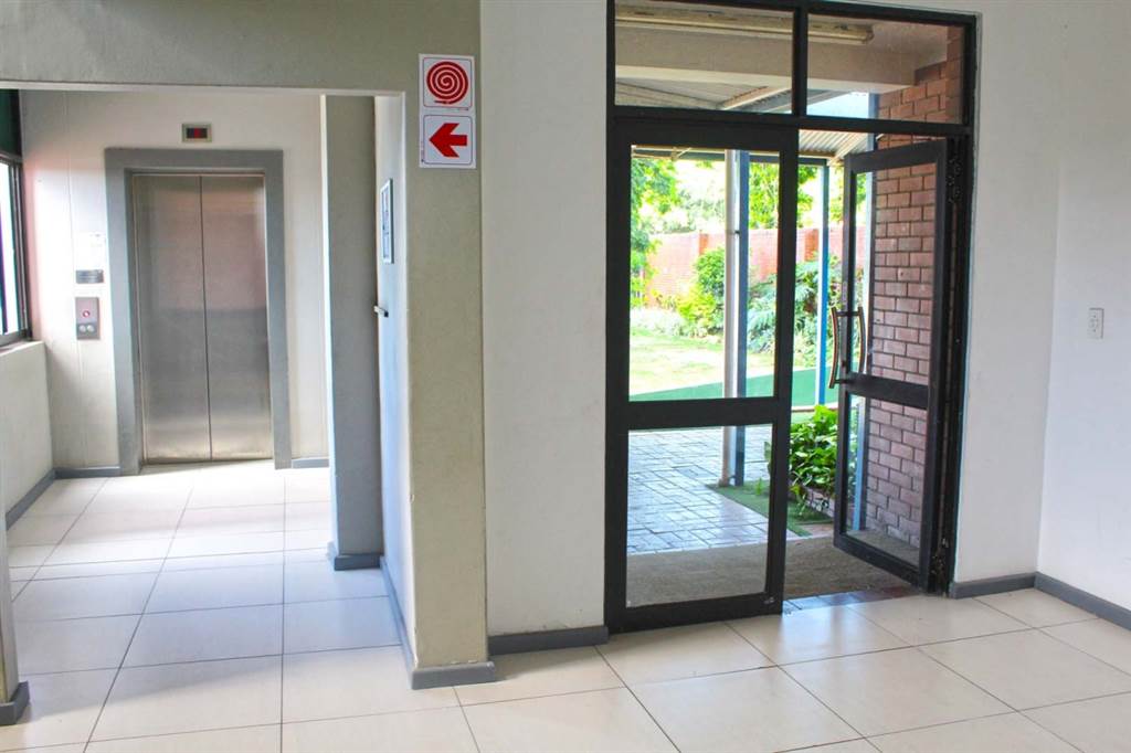 440  m² Office Space in Greyville photo number 4