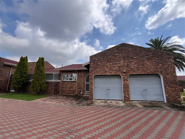 3 Bedroom Townhouse 3 Bedroom Townhouse