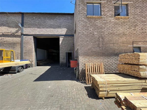 2 500  m² Industrial space