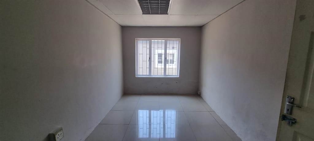 360  m² Commercial space in Pietermaritzburg Central photo number 6