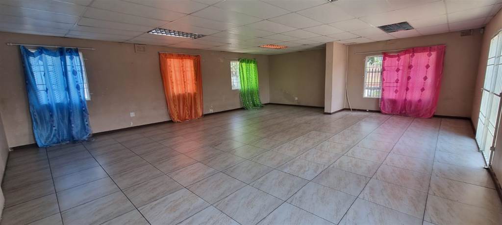 360  m² Commercial space in Pietermaritzburg Central photo number 3