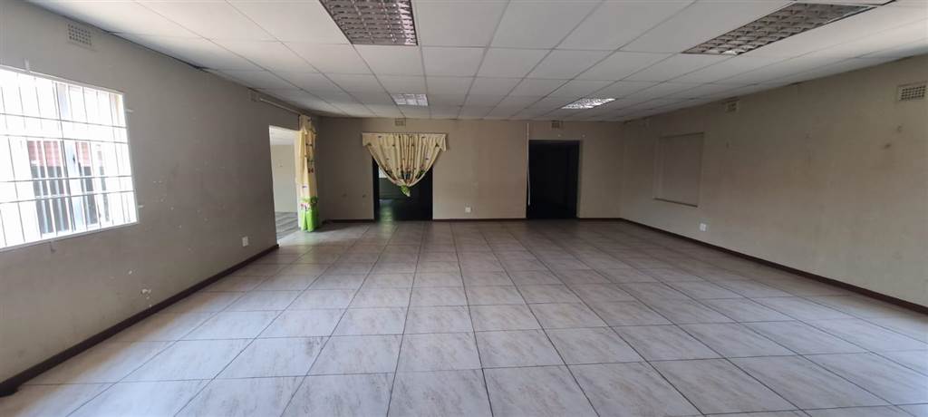 360  m² Commercial space in Pietermaritzburg Central photo number 5