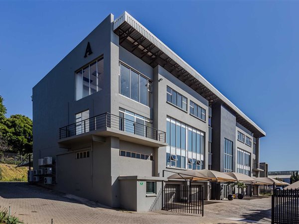 236  m² Commercial space