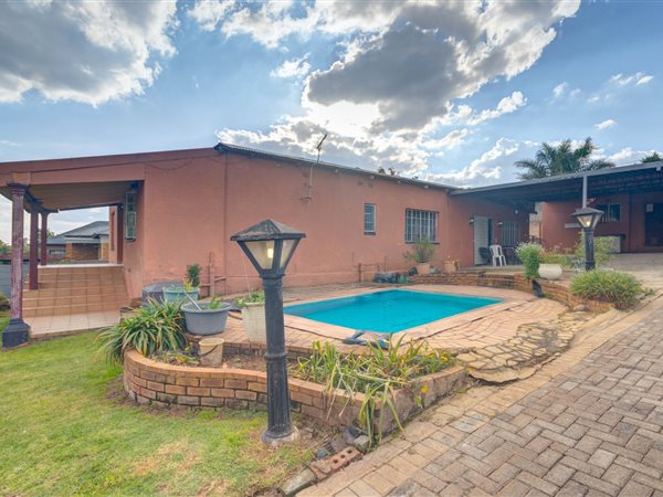 2 Bedroom House