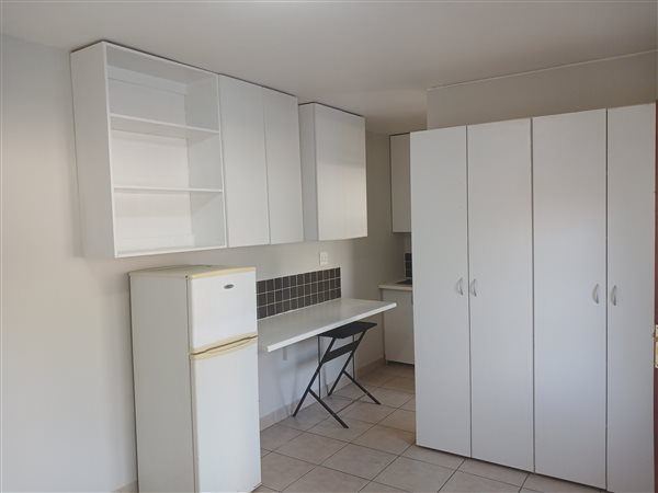 1 Bedroom Flat 1 Bedroom Flat