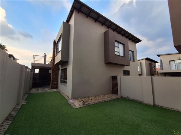 3 Bedroom Townhouse 3 Bedroom Townhouse
