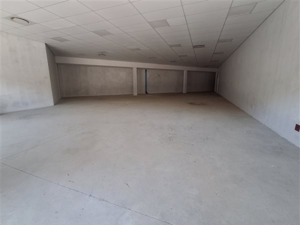 211  m² Commercial space