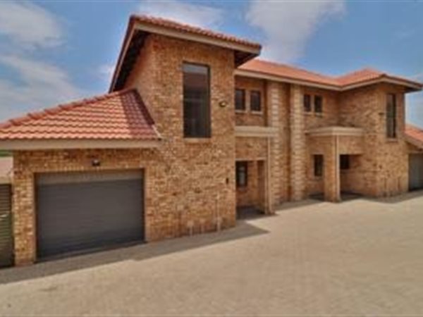 2 Bedroom Townhouse 2 Bedroom Townhouse