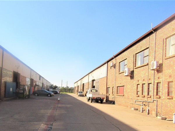 412  m² Industrial space