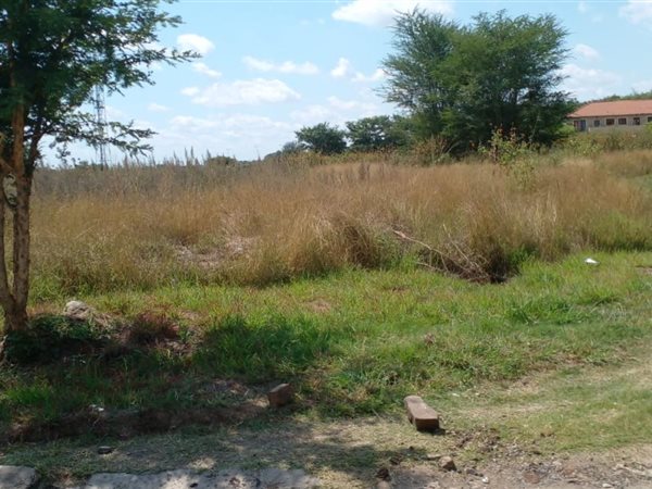 1000 m² Land available in Brits Central