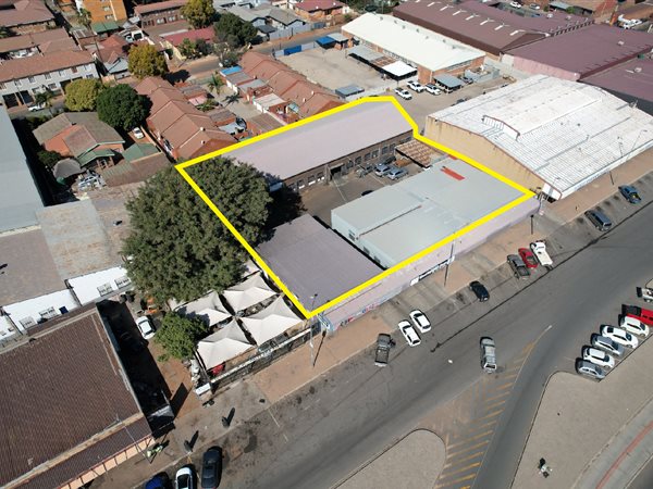 1 574  m² Commercial space