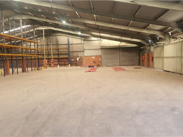 2 000 m² Industrial space 2 000 m² Industrial space