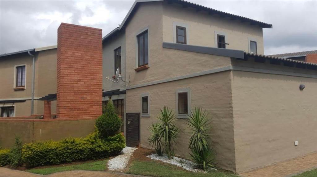 3 Bed Townhouse in Waterval East photo number 23
