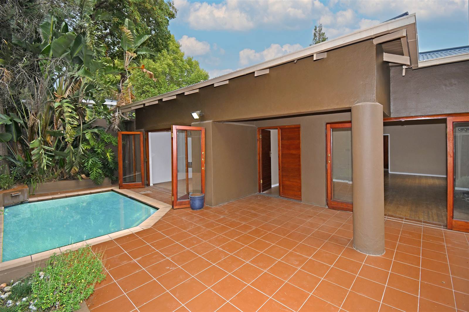 2 Bed House in Parkhurst photo number 3