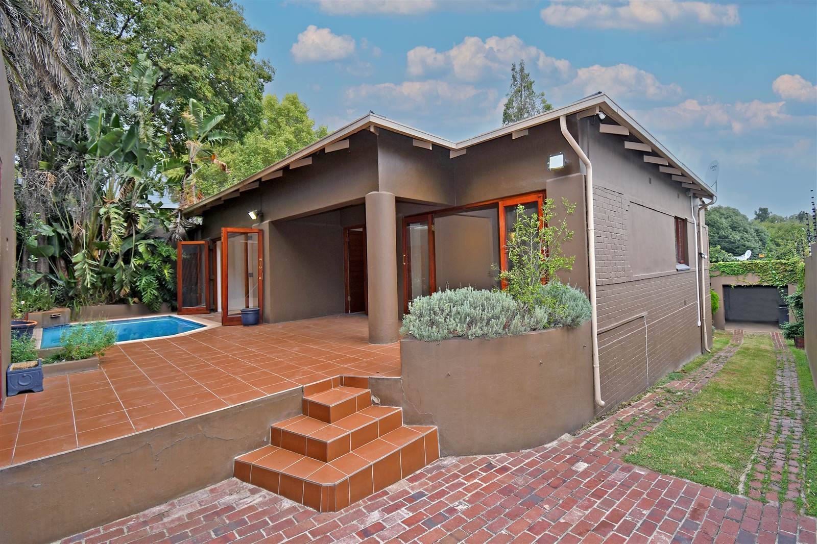 2 Bed House in Parkhurst photo number 2