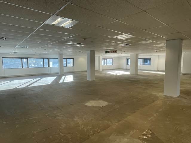 781  m² Commercial space in Die Hoewes photo number 9