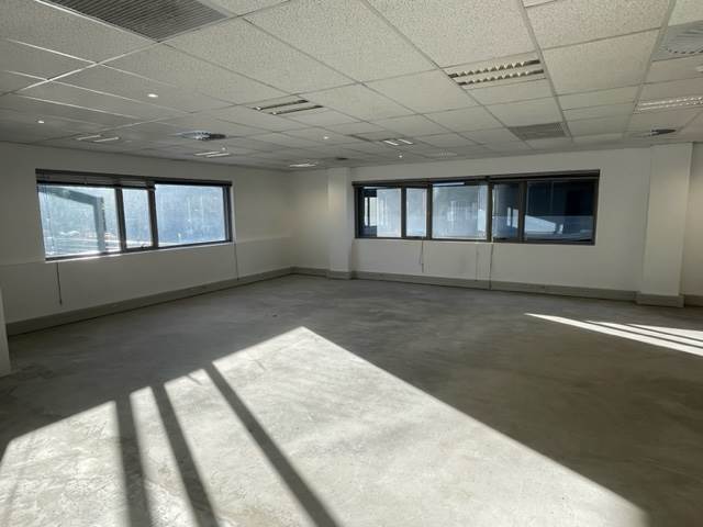 781  m² Commercial space in Die Hoewes photo number 11