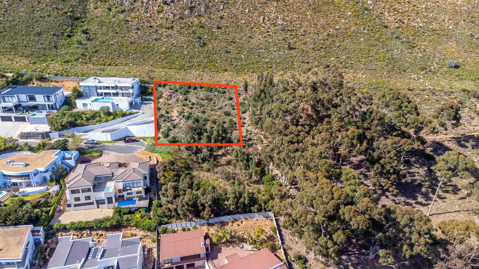 1371 m² Land available in Gordons Bay Central photo number 2