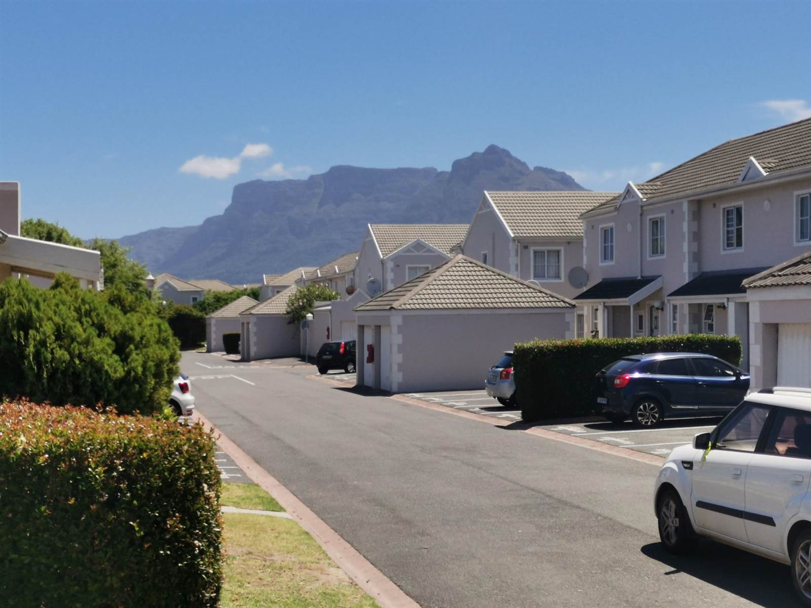 2 Bed Apartment in Pinelands photo number 28