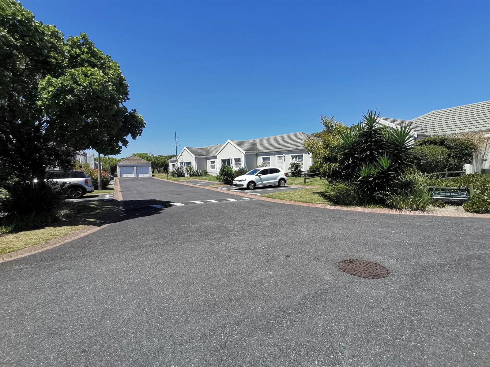 2 Bed Apartment in Pinelands photo number 23