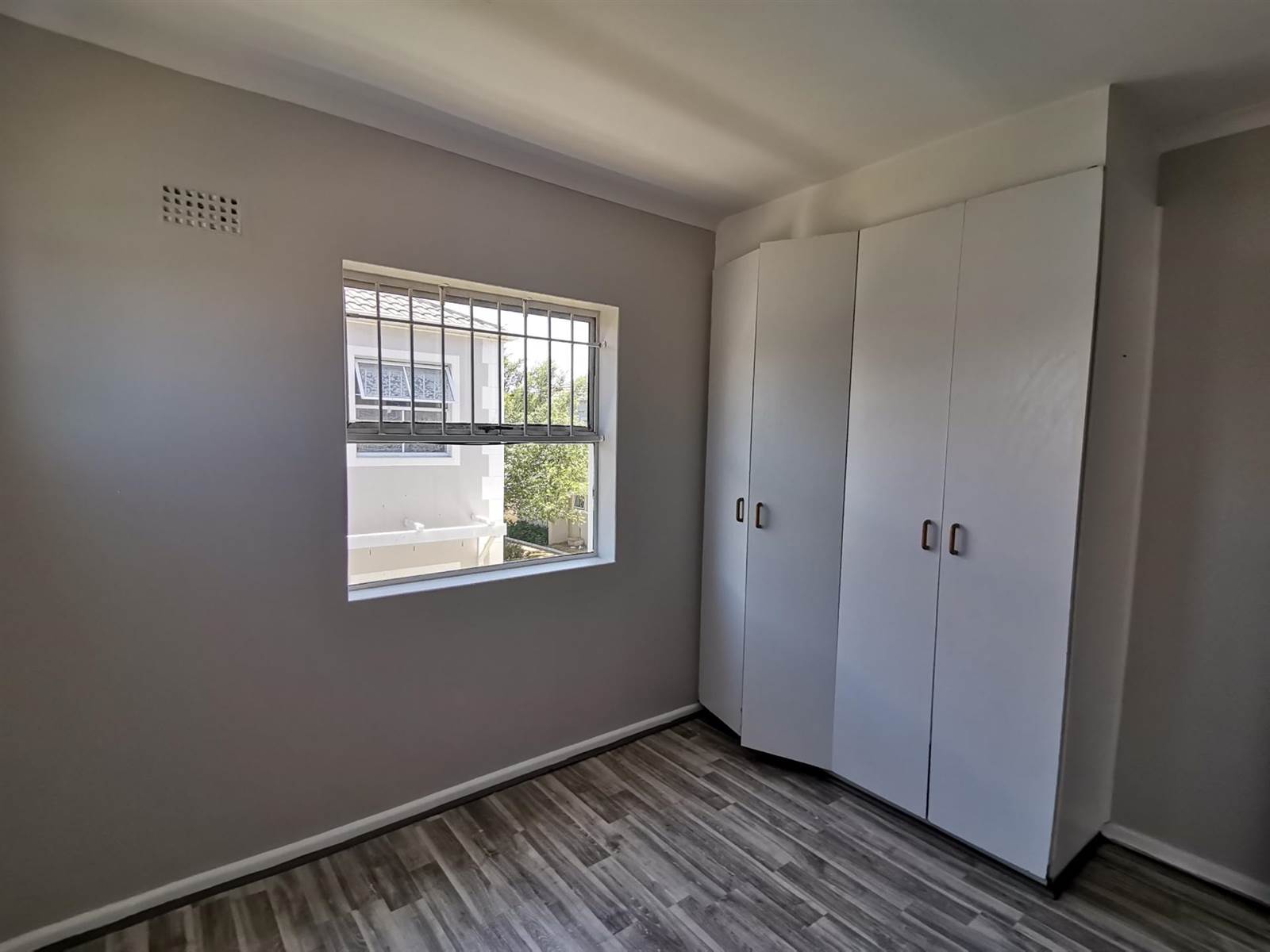 2 Bed Apartment in Pinelands photo number 9