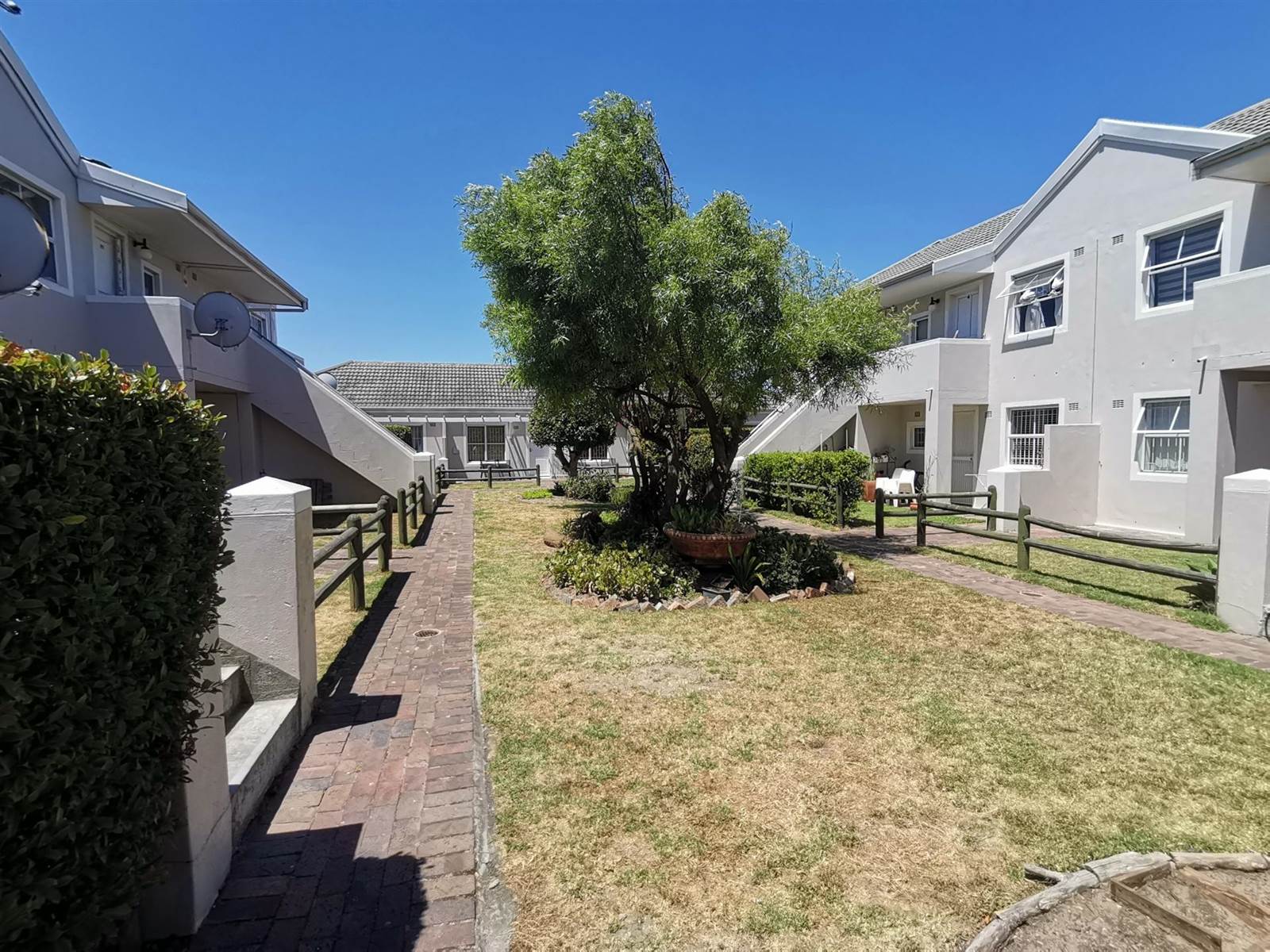 2 Bed Apartment in Pinelands photo number 20