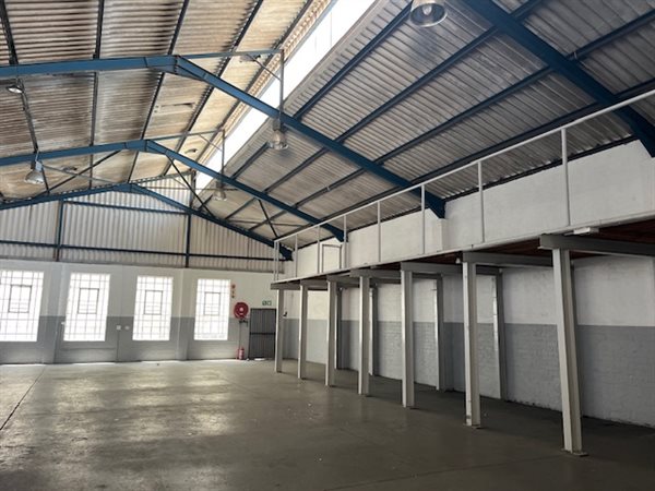 483  m² Industrial space