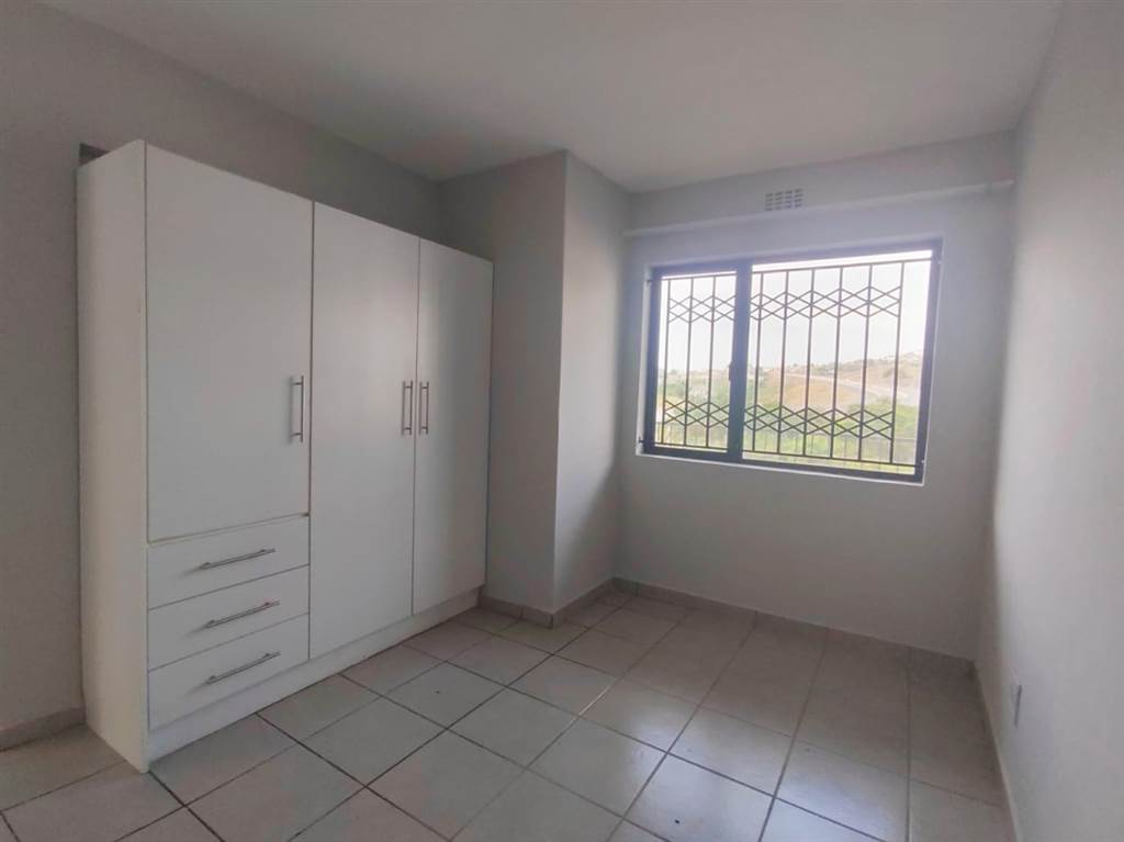 2 Bed Apartment in Newlands East photo number 5