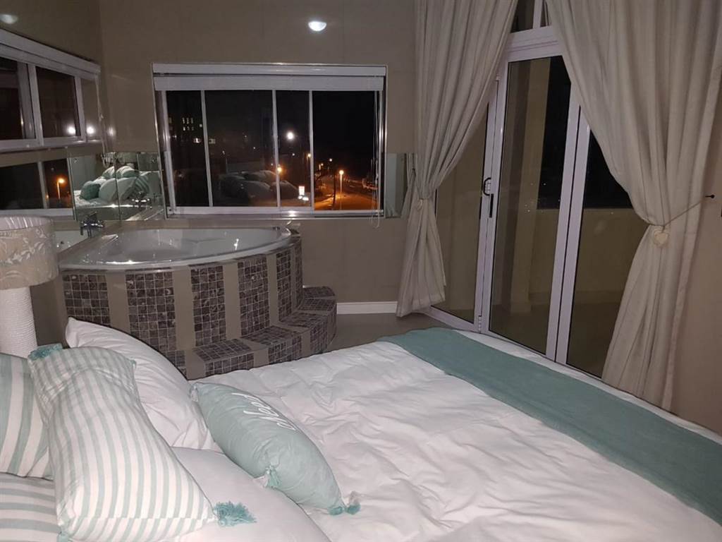 2 Bed Apartment in Umdloti Beach photo number 6