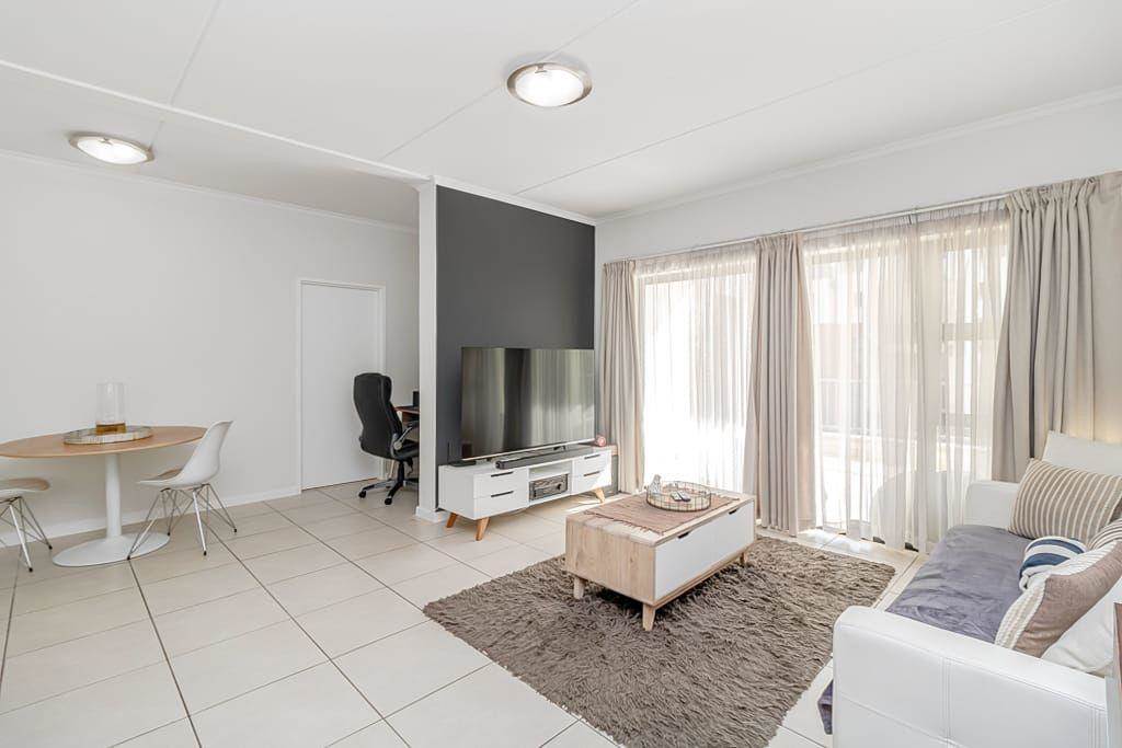 2 Bed Apartment in Olivedale photo number 8