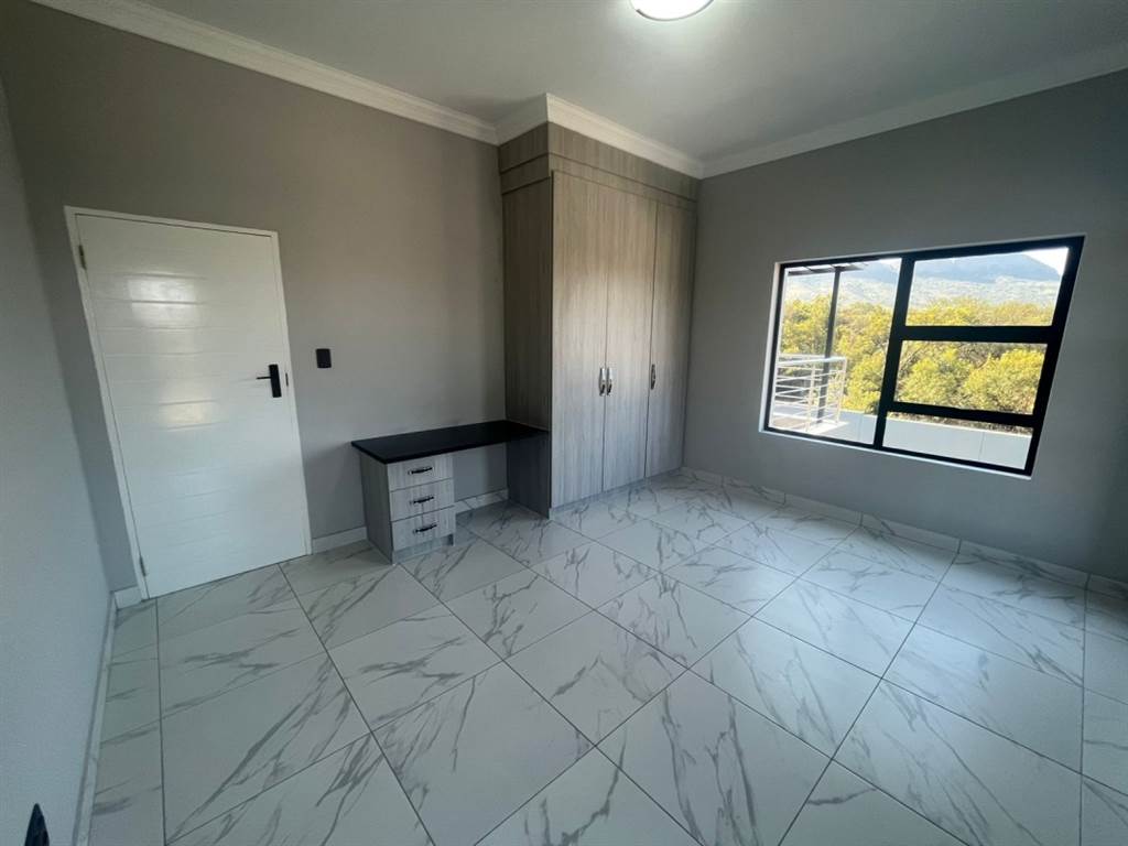 4 Bed House in Hartbeespoort Dam photo number 19