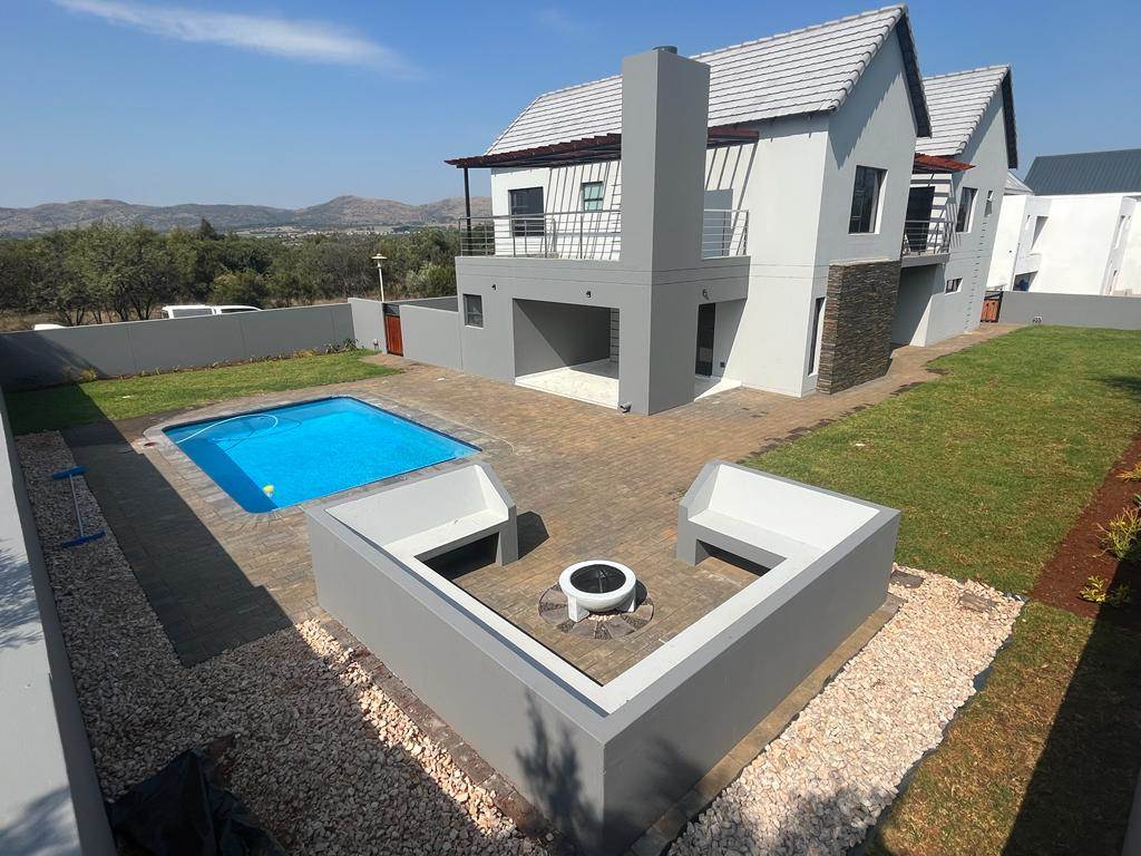 4 Bed House in Hartbeespoort Dam photo number 10