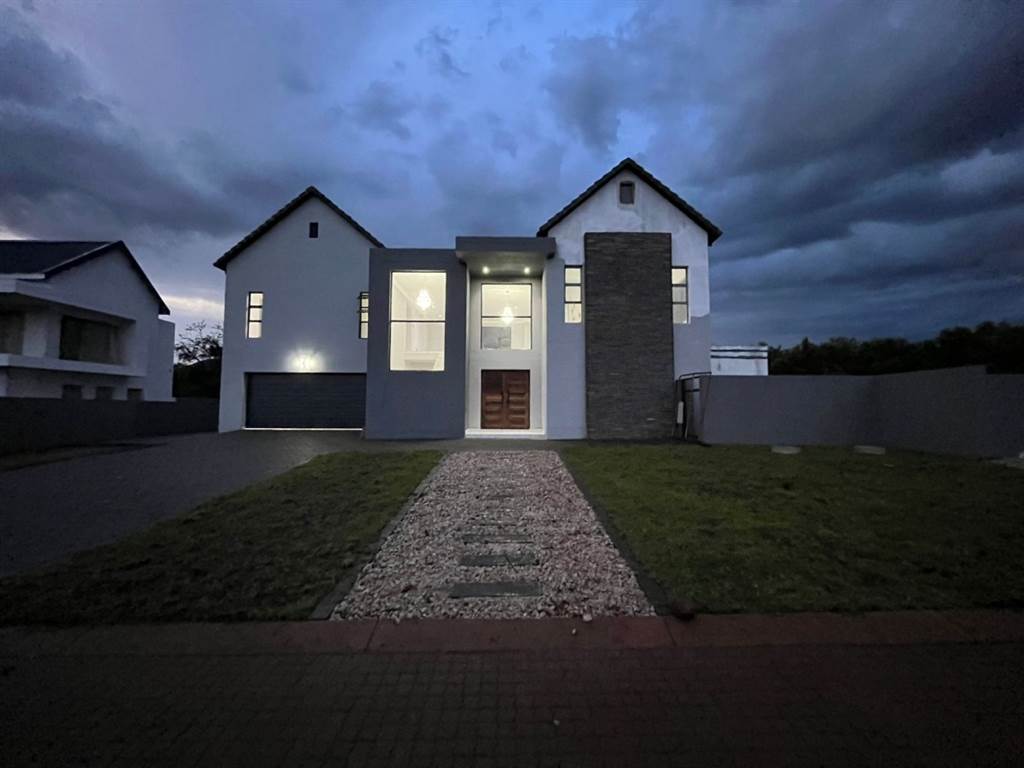 4 Bed House in Hartbeespoort Dam photo number 9
