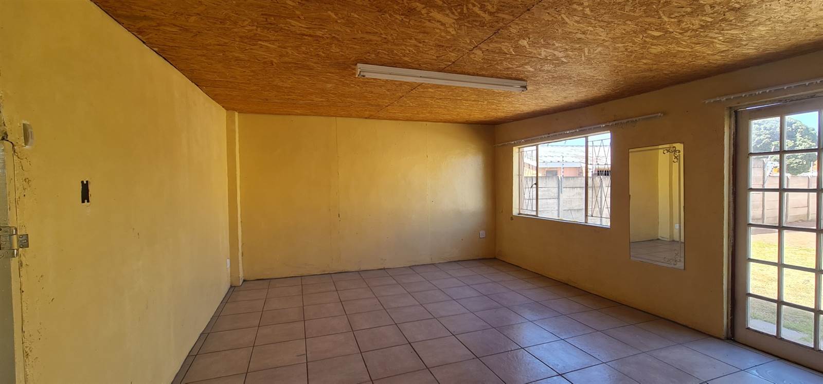 1 Bed Apartment in Algoa Park photo number 5