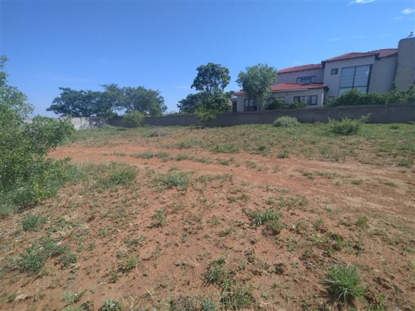 1 290 m² Land