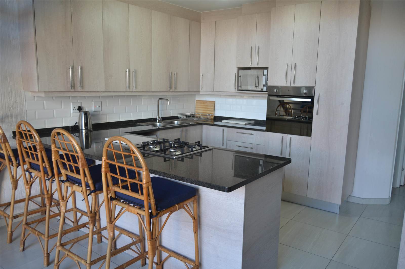 3 Bed Apartment in Uvongo photo number 3