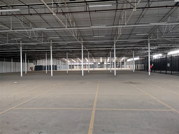 7 000  m² Commercial space