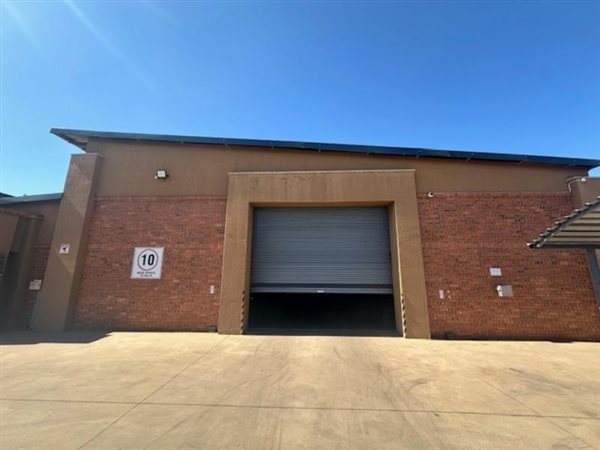 932  m² Industrial space