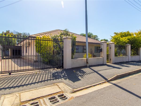 4 Bed House in Paarl Central East