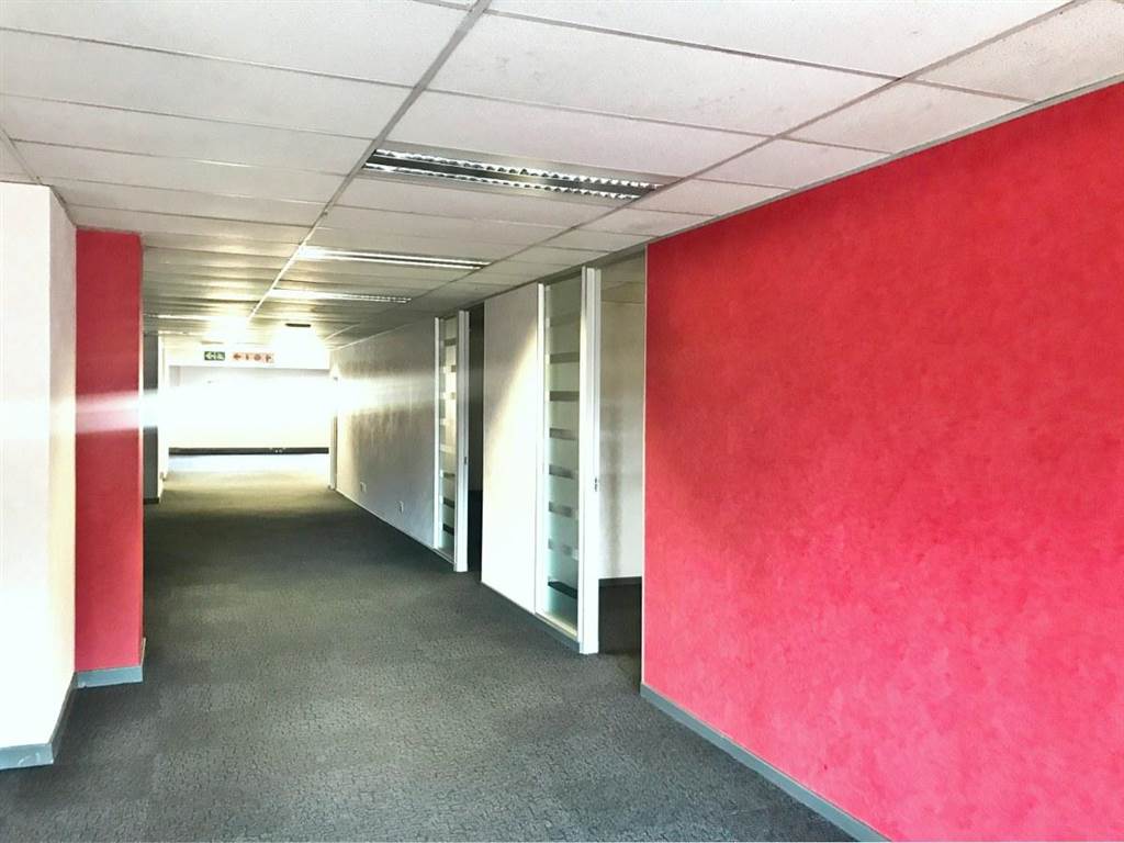 1353  m² Office Space in Bedfordview photo number 11