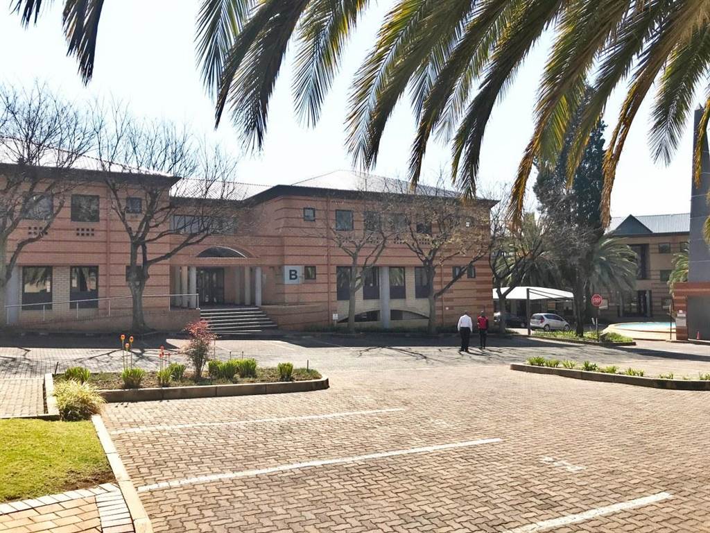 1353  m² Office Space in Bedfordview photo number 1