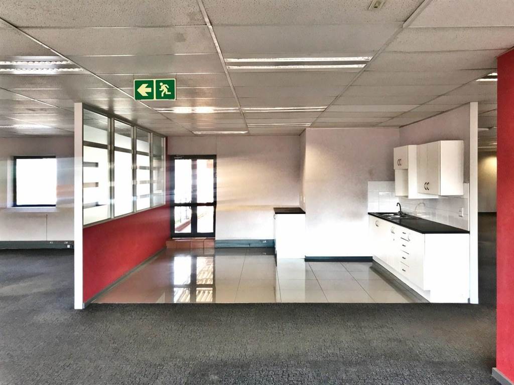 1353  m² Office Space in Bedfordview photo number 14