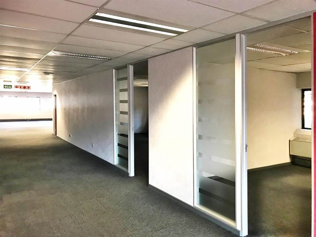 1353  m² Office Space in Bedfordview photo number 9